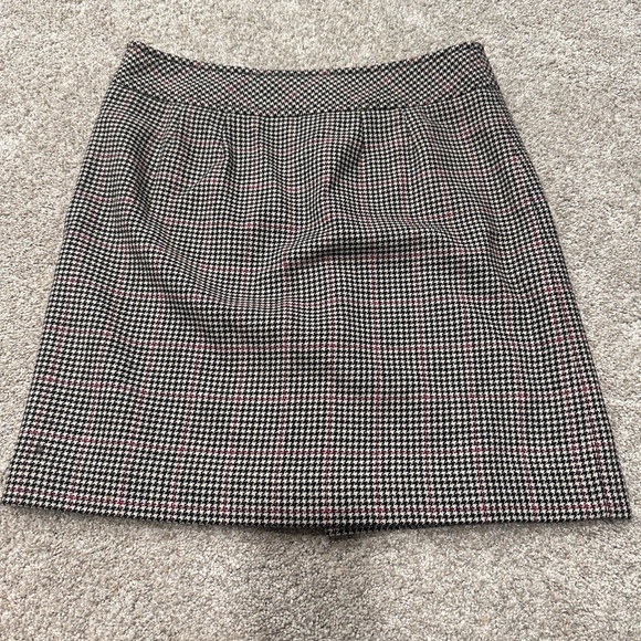 LOFT Houndstooth Wool Skirt - Picture 11 of 13